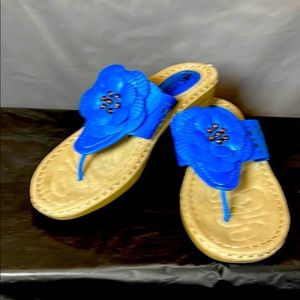 CLIFFS BY WHITE MOUNTAIN blue flip flop sandals